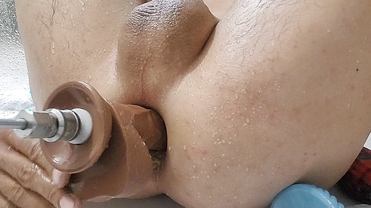 Play solo sous la douche anal gay fuckmachin