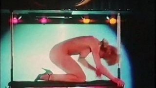 Meisjes blijven swingen - vintage cabaret -striptease uit de jaren 70