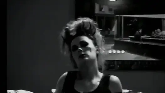 Tante seksi dengan toket besar dientot habis-habisan sama kontol besar suaminya