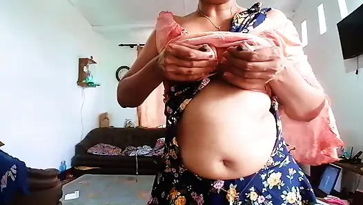 Adik tiriku yang jalang bilang ya untuk aku rekam