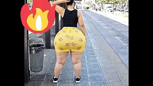 Big ass waiting for the bus in Argentina