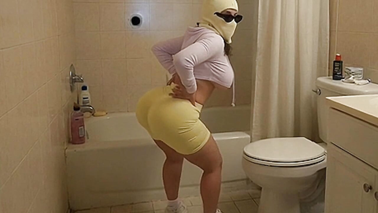Petite Big Ass Girl Spied on in the Bathroom