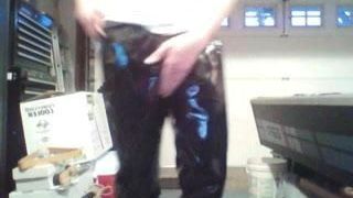 Pantalones ajustados de vinilo