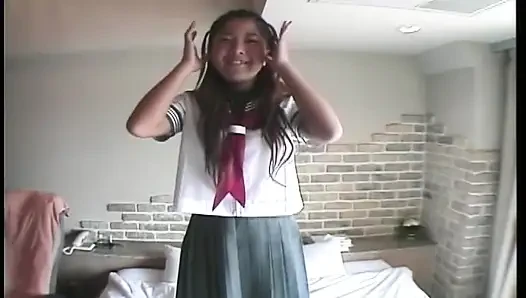 Bu üniversiteli kız sert seanstan zevk alıyor