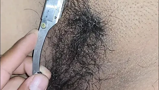 Adik ipar dicukur bulu vaginanya yang lebat lalu dimasukkan kontol ke dalamnya