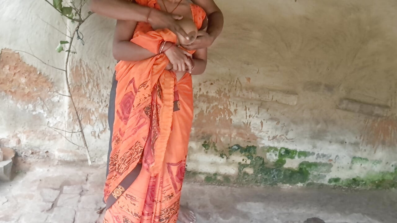 Indian Wife Sonia In saree