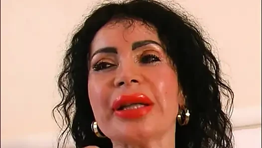 Slut with Big Lips Shows Her Wet Pussy