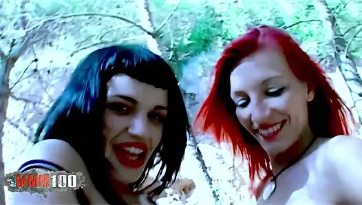 Nina Roberts: Ormanda seksi lezbiyen eyleminde 2 seksi yıldızı