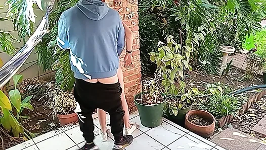 Cewek rambut pirang lagi asik nikmatin kontol