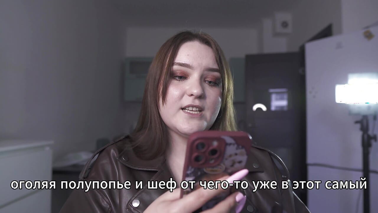 Historia porno - Żona porucznika chętnie położyła się pod szefem (Rosyjski, obciąganie, Ostry seks, Rogacz)
