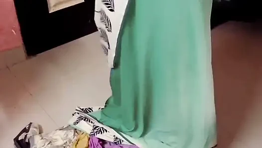 Desi tamilische ehefrau renu nasser nackter körper handtuch trocken &langsam sari-anziehen necken! Indianhotwifex
