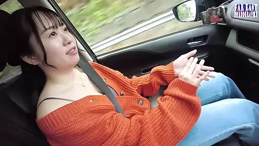 Cewek seksi dengan tubuh langsing lagi asik muasin memeknya pakai strap-on dengan sensasi senyum bagian.1