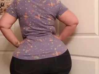 Mature big booty pawg