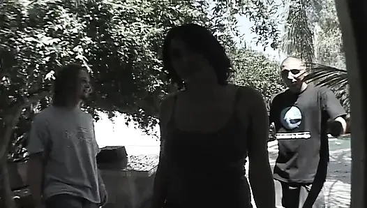 Seksi hatun büyük bir yarak sıkı amcığını ittikten sonra döl yiyor