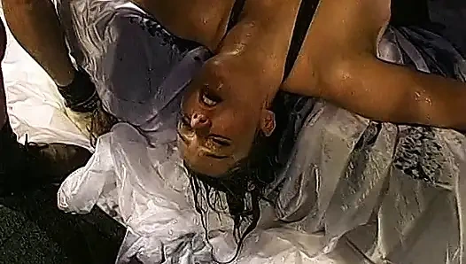 Ggg John Thompson - Ateşli Sürtüğün Emiyor