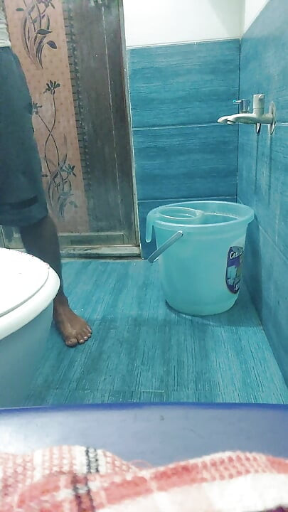 bathroom ke andar me hai Amit ka bahan ko yaad kiya Or unka Chhota chhota chheda me