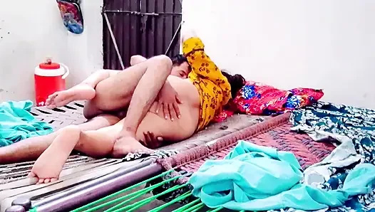 Parte  andato a casa di bhabhi durante le vacanze estive e mi diverto molto con il mio adorabile india, catturato in camer