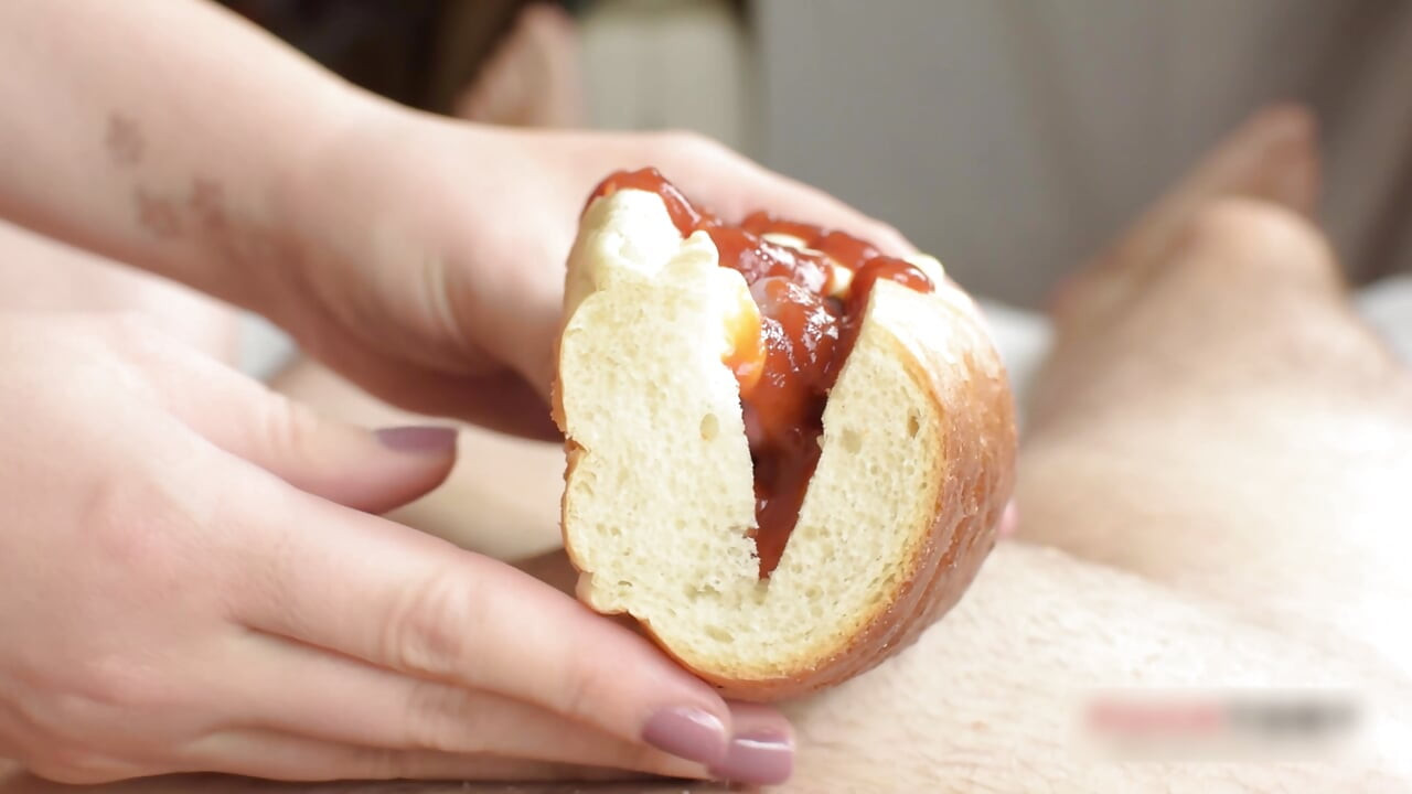 Kurac dovršen u mom posebnom hotdogu