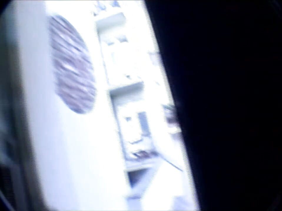 美丽的荡妇屁股被三个怪物黑鸡巴性交和射在嘴里和阴户