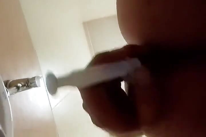 Pišanje s guzicom dva