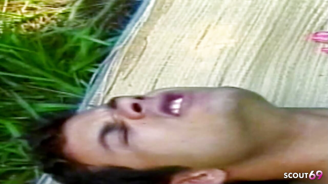 Pantat bahenol waria rambut pirang diam-diam dientot habis-habisan di hutan