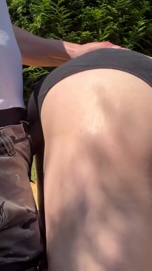 Fuck outside in plain sigh behind bushes! | Clip 1