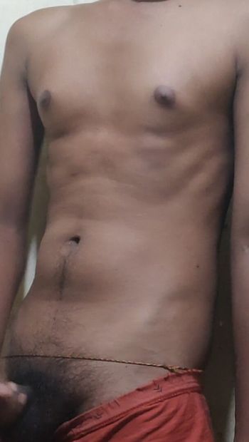 Een man toont lichaam en penis - Indische seks mms