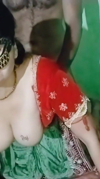 Detik penting dari "Bhabhi Nitu India bermain permainan seks dengan dever video penuh"