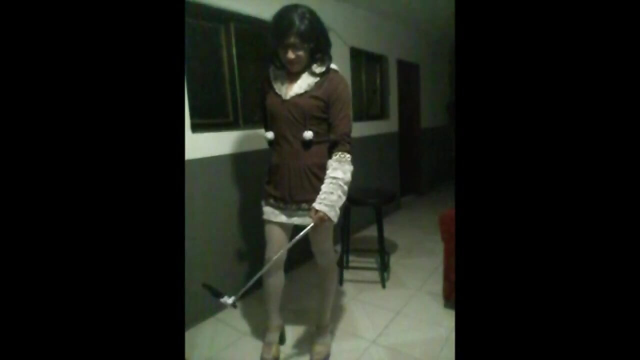 Joselynne Crossdresser Božićna odjeća u dnevnoj sobi