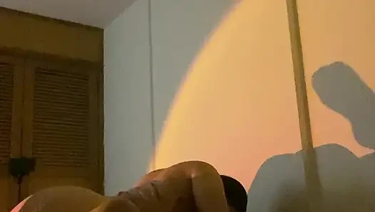 Ihre haut gegen meine im warmen abendlicht