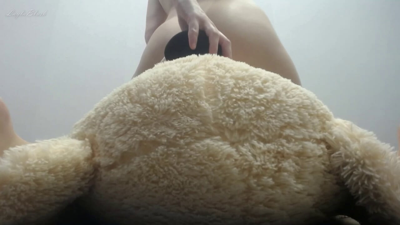 She loves to fuck her bear. Humping bear