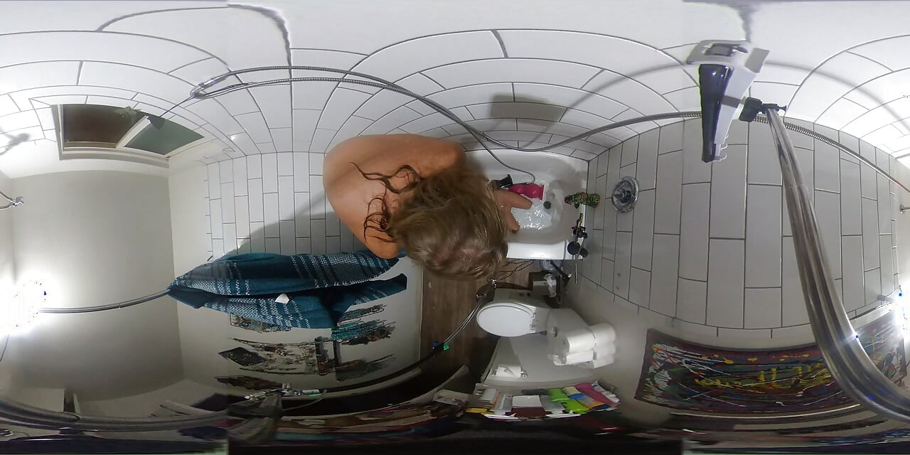 Lizzy Yum VR October 2026 Bathing Masturbation Dilating