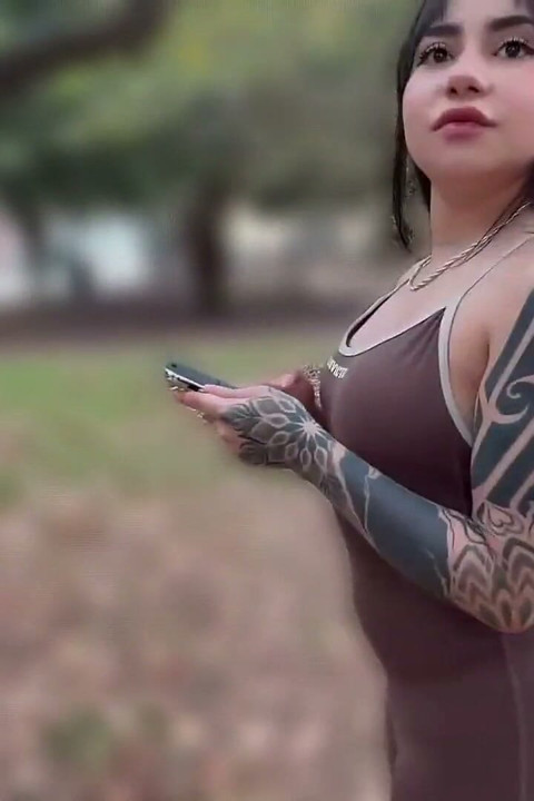 I Meet a Beautiful Young Girl in the Middle of the Park in Bogotá and I Invite Her to My House to Fuck