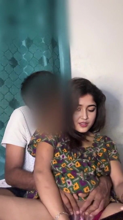 Momen penting dari "gadis ini memeknya digosok dan nyepong kontolnya"