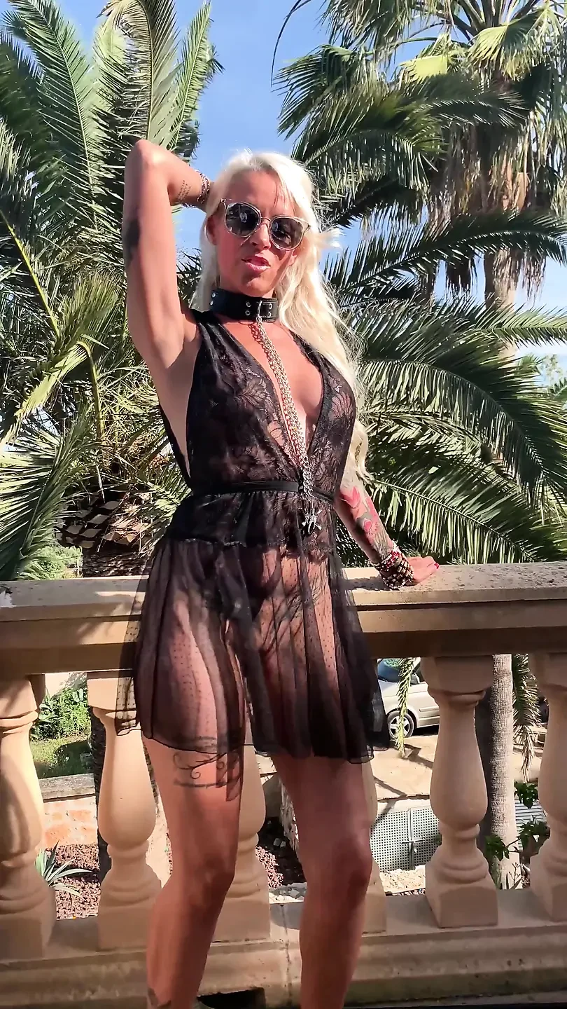 Ξανθιά Γερμανίδα milf γαμιέται άγρια στις διακοπές
