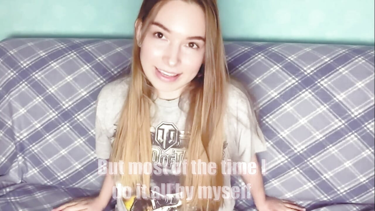 多汁美女穿著運動緊身褲，猛撸濕潤的騷穴