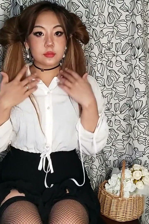 Plump Asian Uses to Fondle Her Meaty Pussy