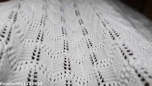 Komşum yeni elbiseme iltifat etti ve hatta onu kaldırdı ve beni büyük yarağıyla ayakta sikti