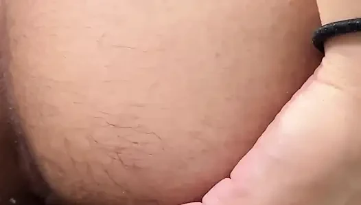 Я раздалбываю тугую киску шлюховатой горничной и забываю, что у меня есть жена / в конечном итоге кончаю на ее лицо