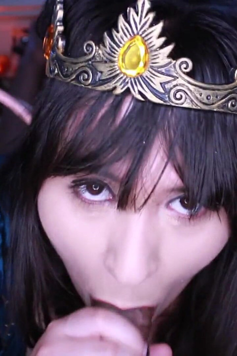Elf Princess Sneaks in Human Chambers
