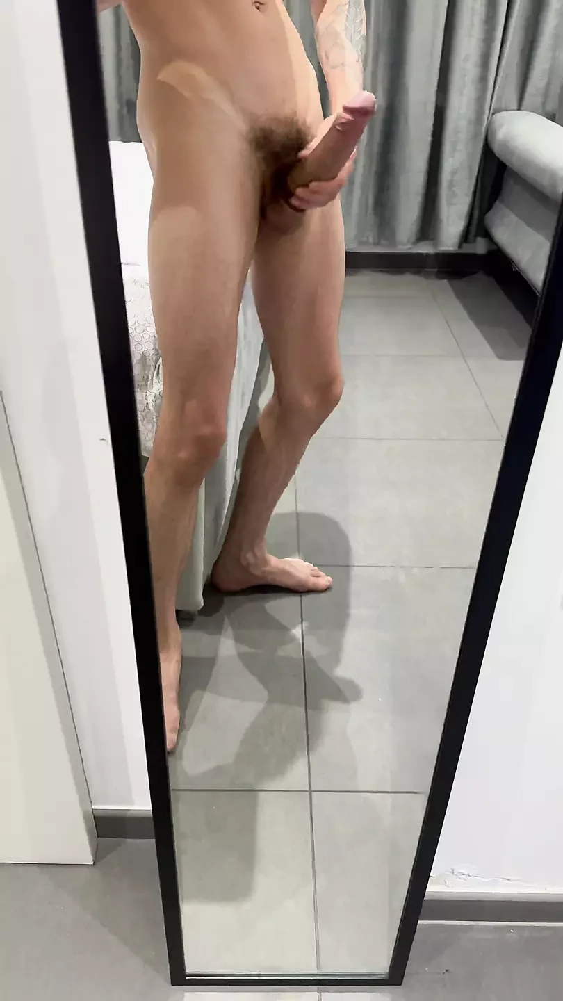Very horny I want to cum in a big ass