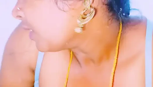 Büyük memeli seksi sari yenge husbend'in üvey erkek kardeşiyle sert sikişiyor. Telugu edepsizce konuşuyor.