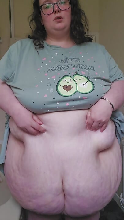 Goddess Bathroom Belly Play