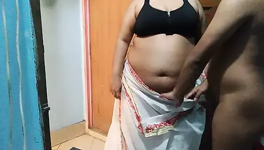 (Tamil desi saree pahne hot mall) - 45 year old neighbor aunty fucked while sweeping the house