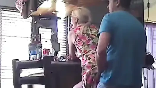 Камера застукала моего мужа, трахающего няню