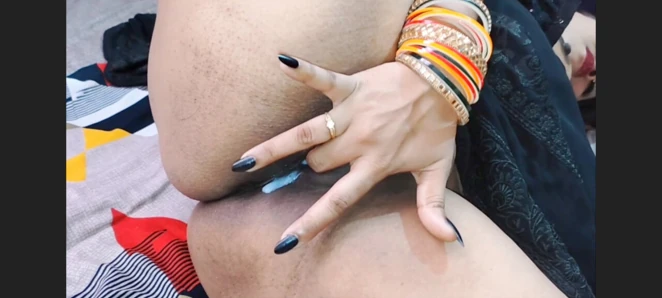 The father-in-law saw his young daughter-in-law fingering her