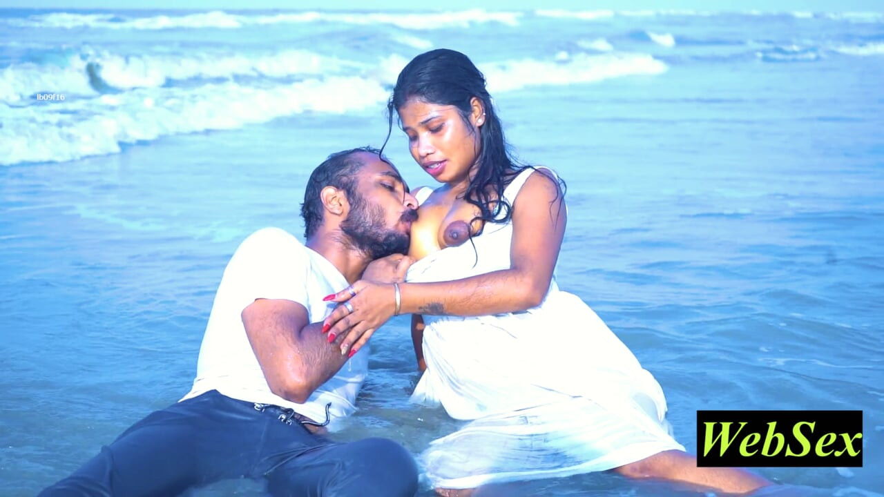 Indian Unmarried Couple Dating Sex at Sea Beach! Romantic Sex