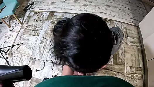 Bademantel MILF haar trocknen und putzen blowjob mit sperma in meinen haaren