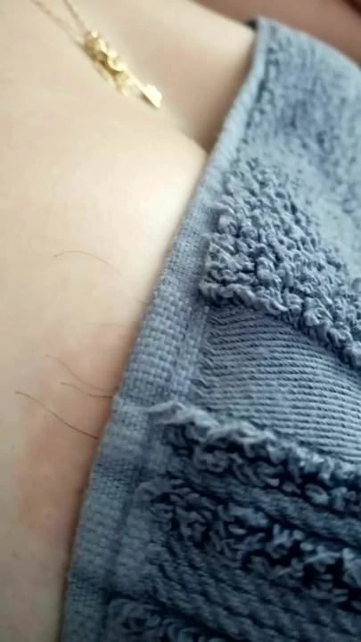 gros seins avec tetons qui pointent
