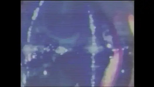 Тройничок трахает большой член, сосет